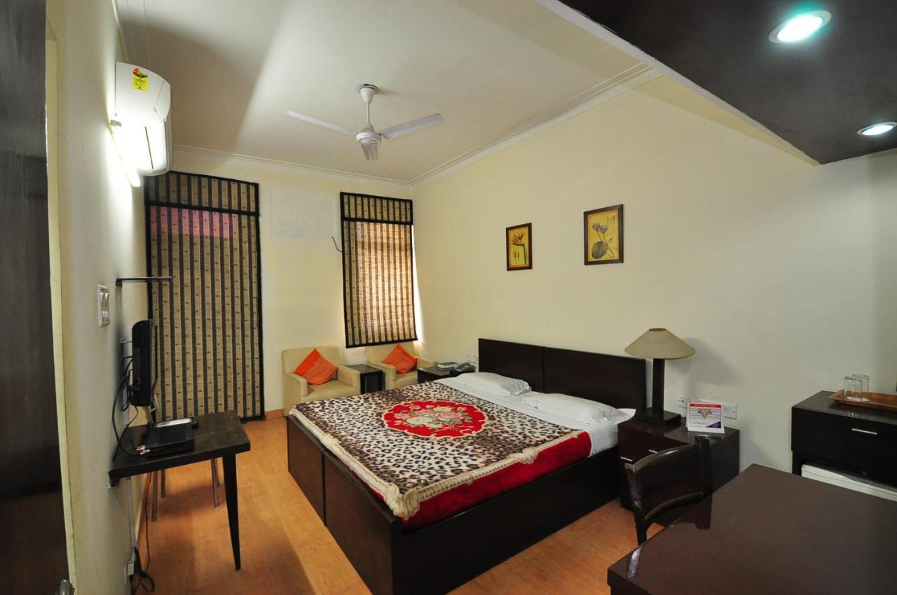 New Delhi Ymca Tourist Hostel Exterior photo