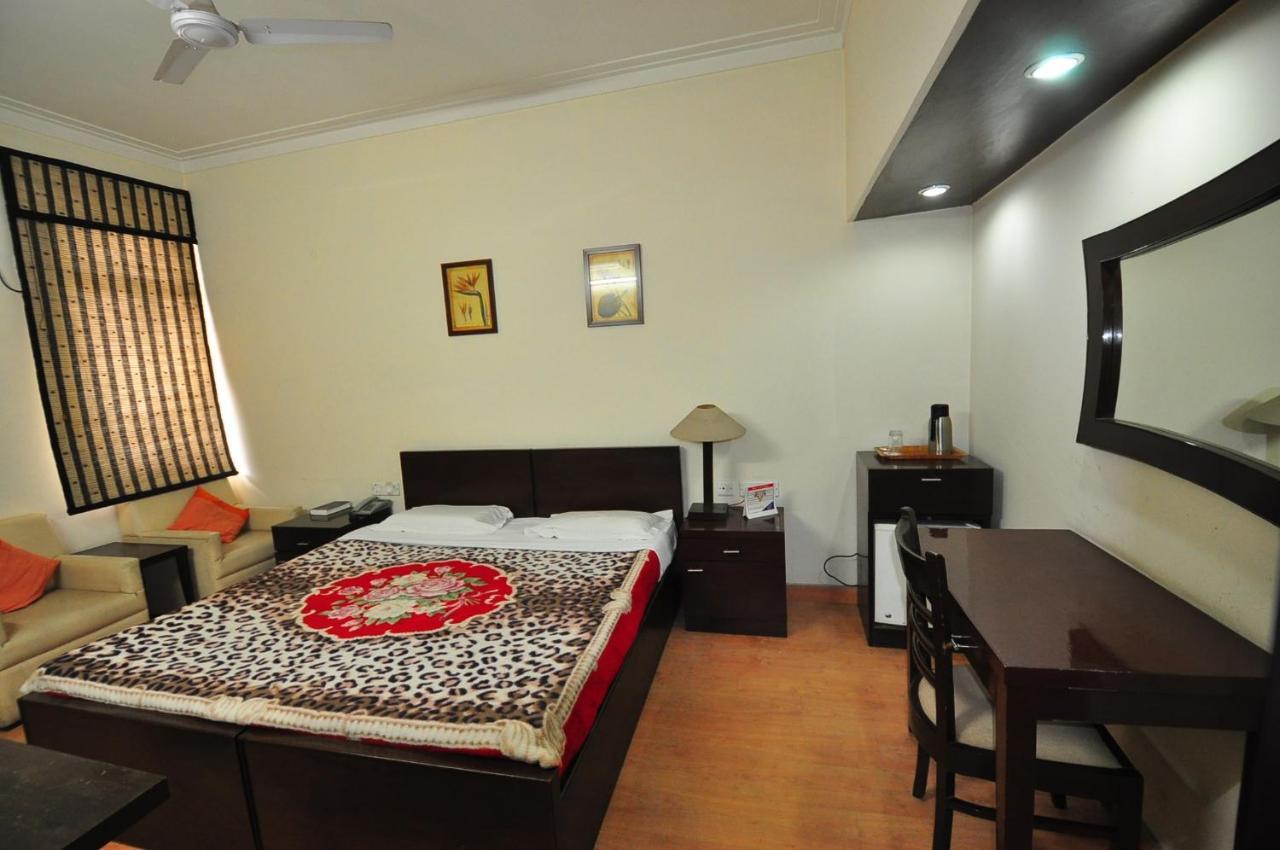 New Delhi Ymca Tourist Hostel Exterior photo
